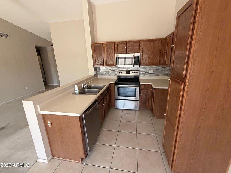 6877 S OAKMONT Drive photo 3