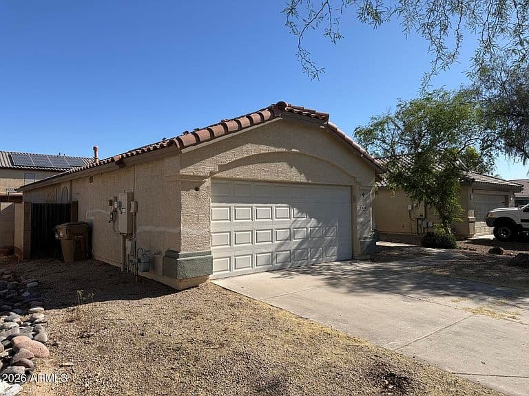 16214 W LATHAM Street photo 2