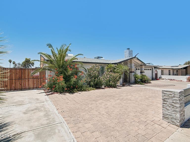 3829 W THUNDERBIRD Road photo 2