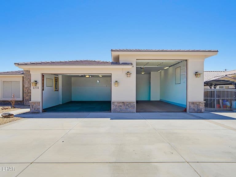 1231 McCulloch Blvd S photo 5