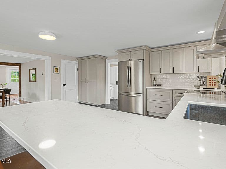 109 Crosier Road photo 4