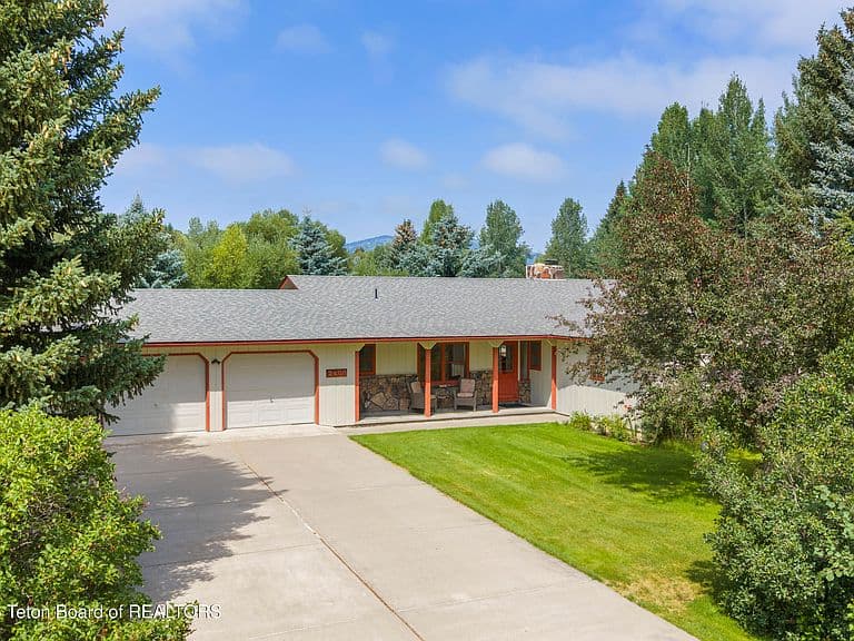 2400 Grand Teton Cir photo 1