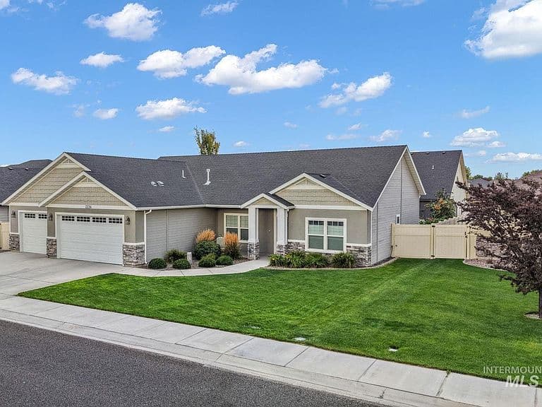 2226 Coolwater St photo 4