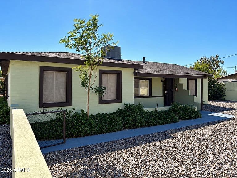 1517 W SAHUARO Drive photo 2