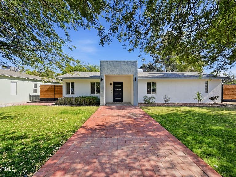 2209 E WINDSOR Avenue photo 1