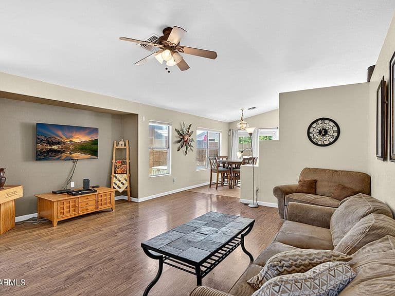 17 E MAYFIELD Drive photo 4