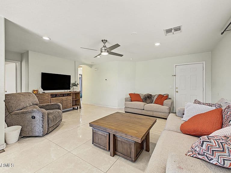 7541 W GEORGIA Avenue photo 3