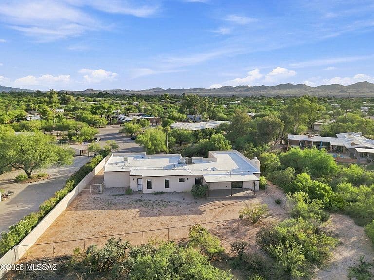 916 W San Martin Dr photo 2