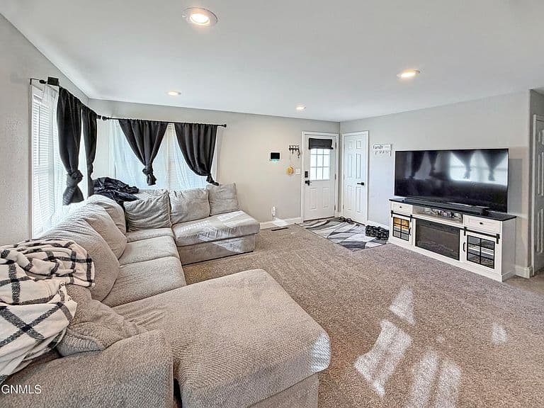 519 W Highland Dr photo 3