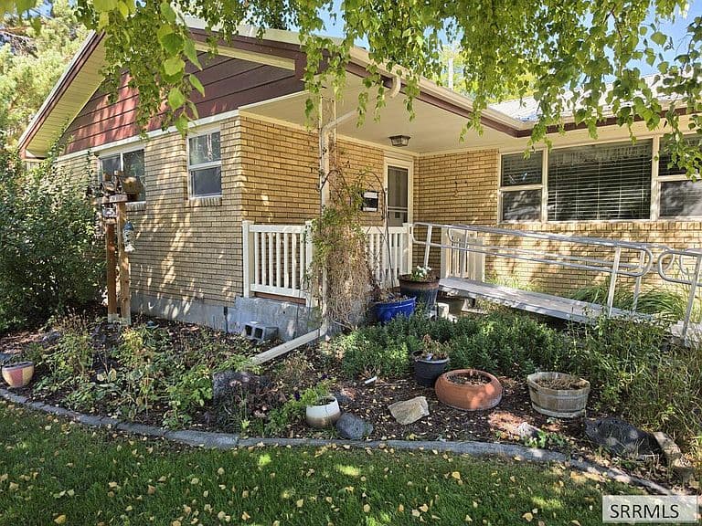 286 Pinon Dr photo 2