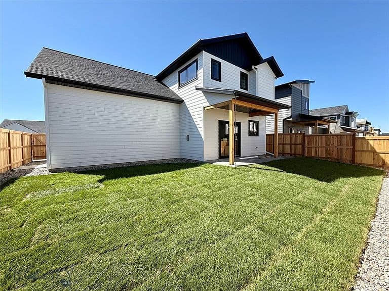 817 Accolade Loop photo 2
