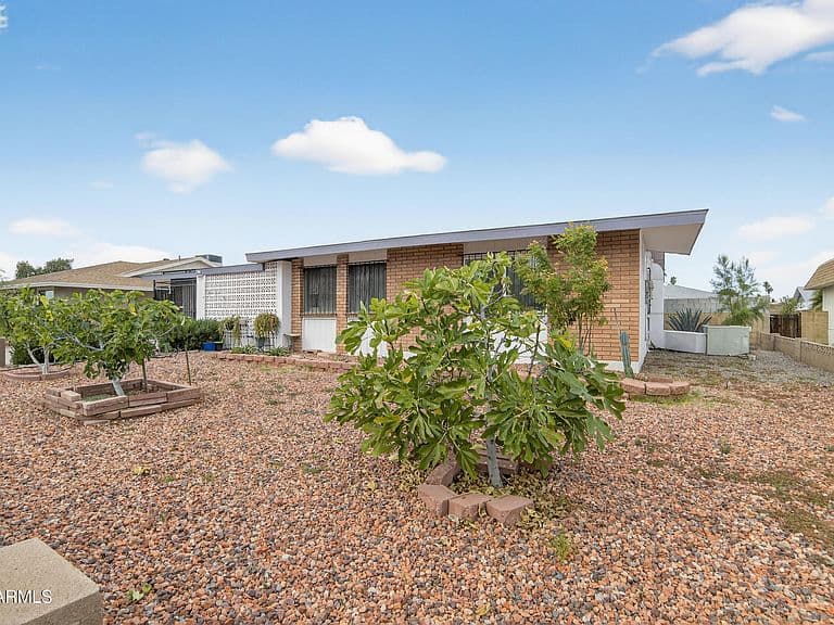 10548 W CARON Drive photo 3
