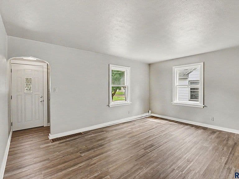 2027 S Euclid Ave photo 1