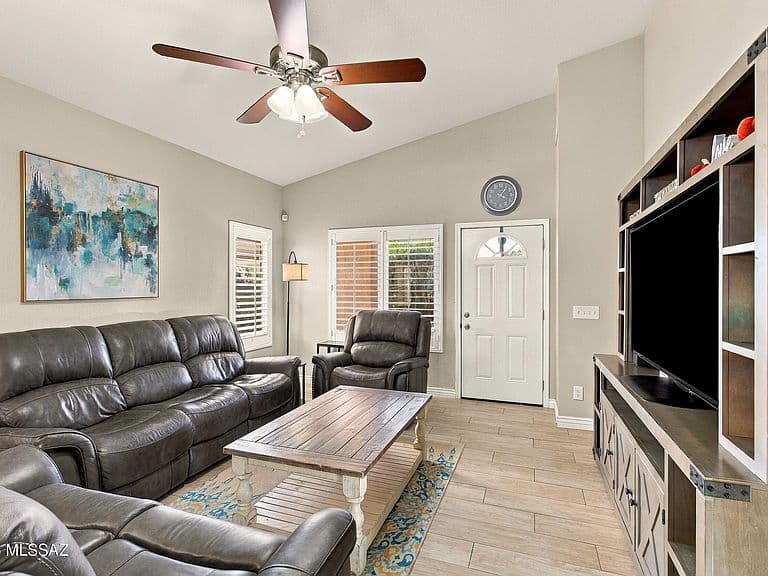 7656 S Trumpet Vine Ave photo 4