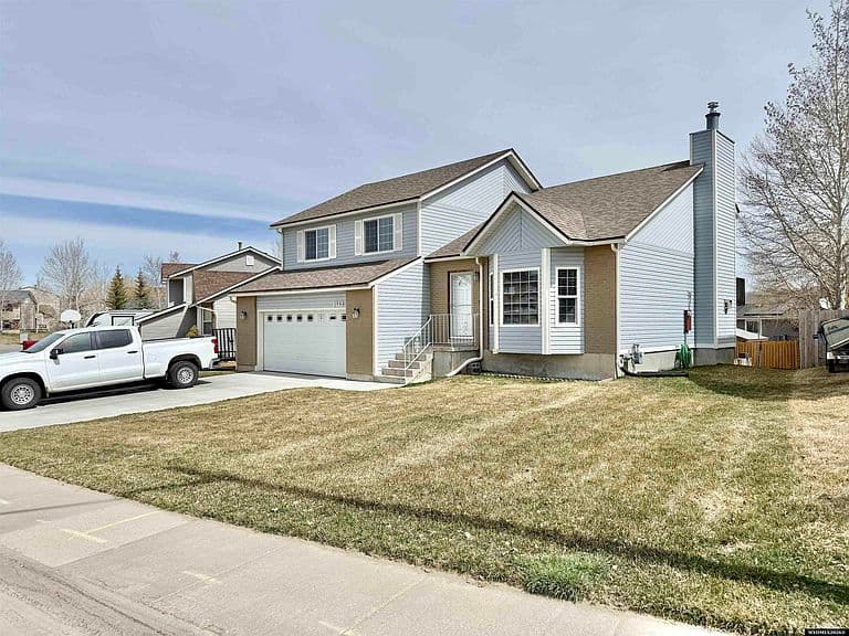 1662 Nations Ave photo 2