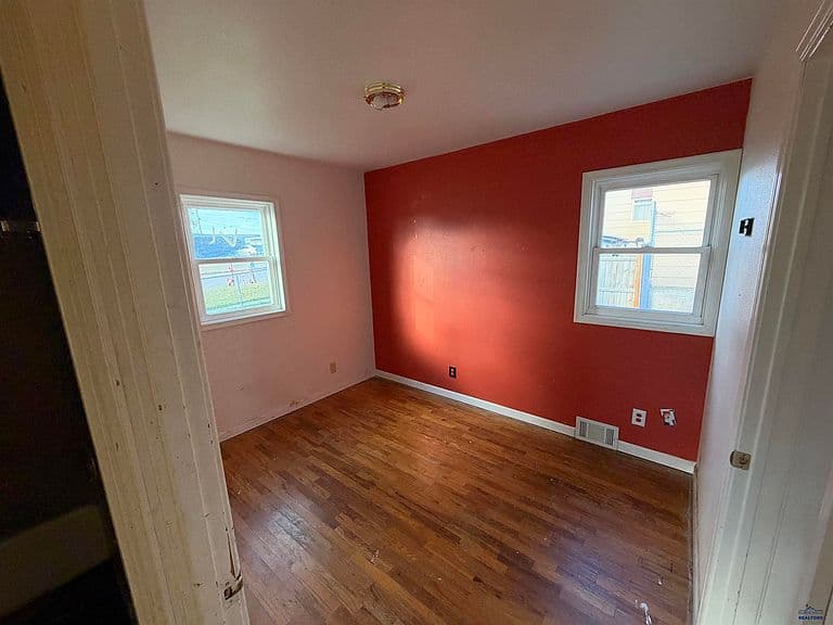 136 E Nowlin St photo 5