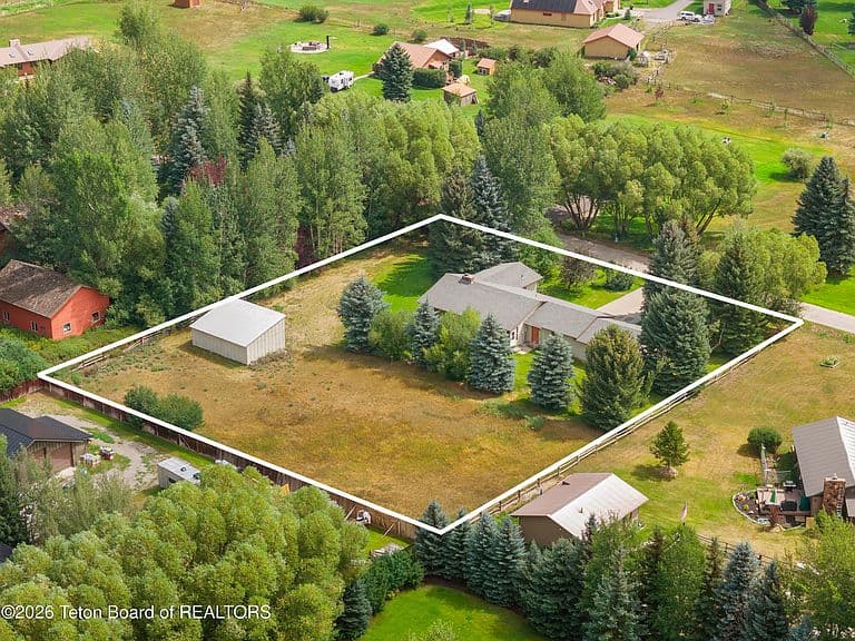 2400 Grand Teton Cir photo 4