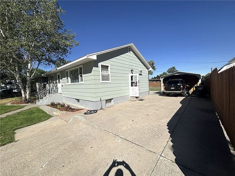 435 17th St W photo 3