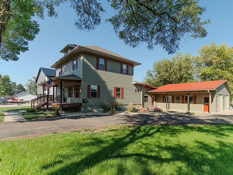 402 N Henry St photo 1