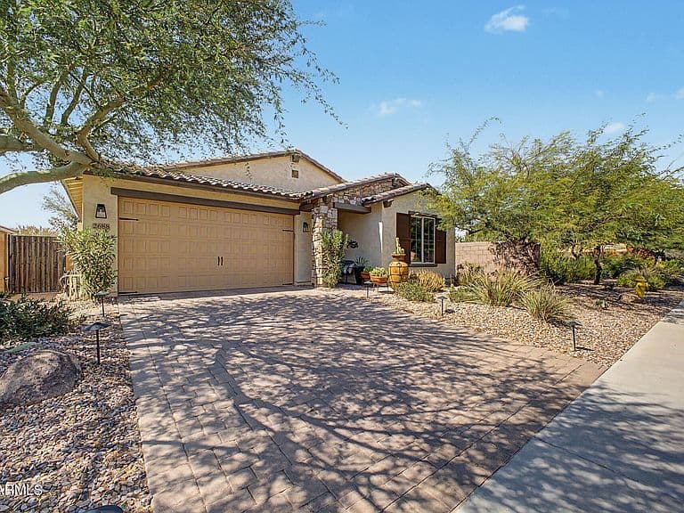 2688 E DANIEL Drive photo 2