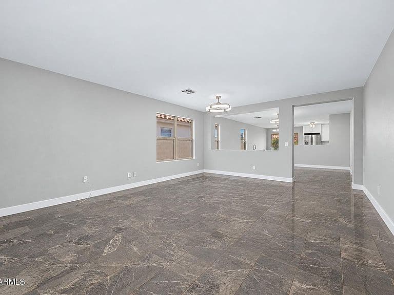 15784 W CROCUS Drive photo 2