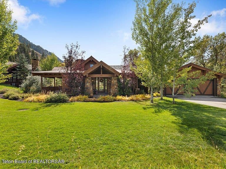 590 W Lodge Cottage Dr photo 3