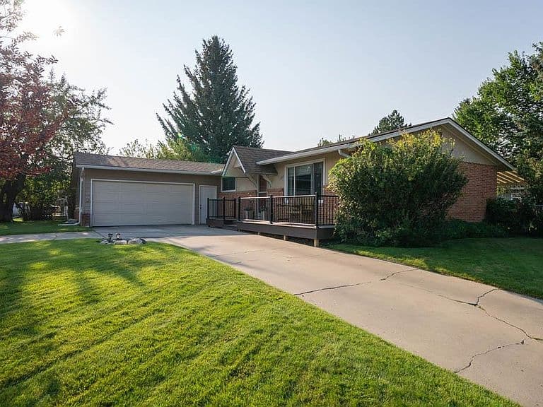 1302 Stampede Ave photo 2
