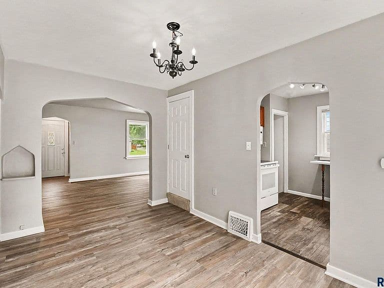 2027 S Euclid Ave photo 5