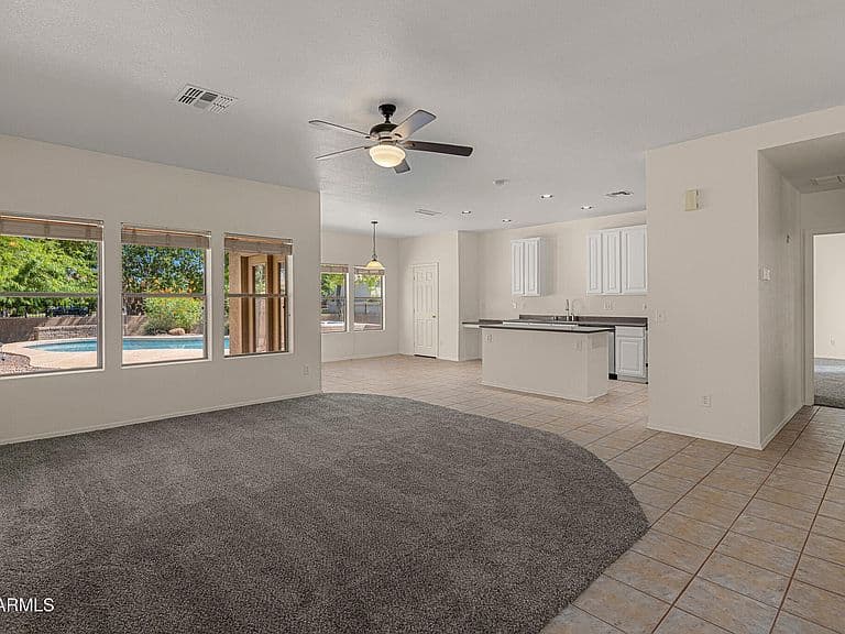 1226 E GWEN Street photo 5