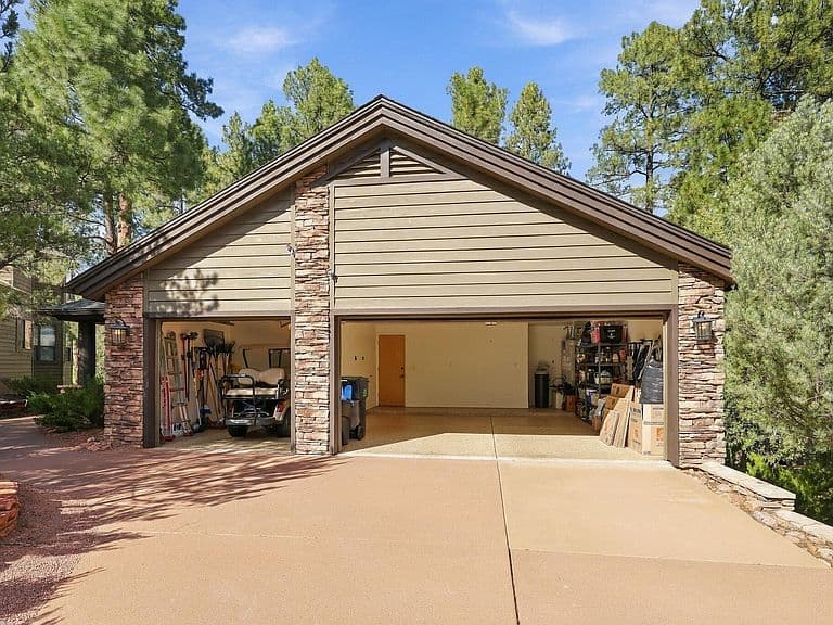 2514 E Pine Island Ln photo 3