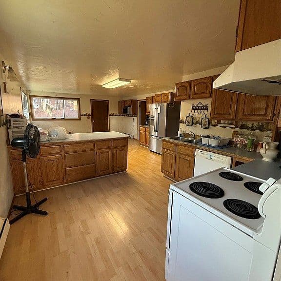 933 Zarelda St photo 4