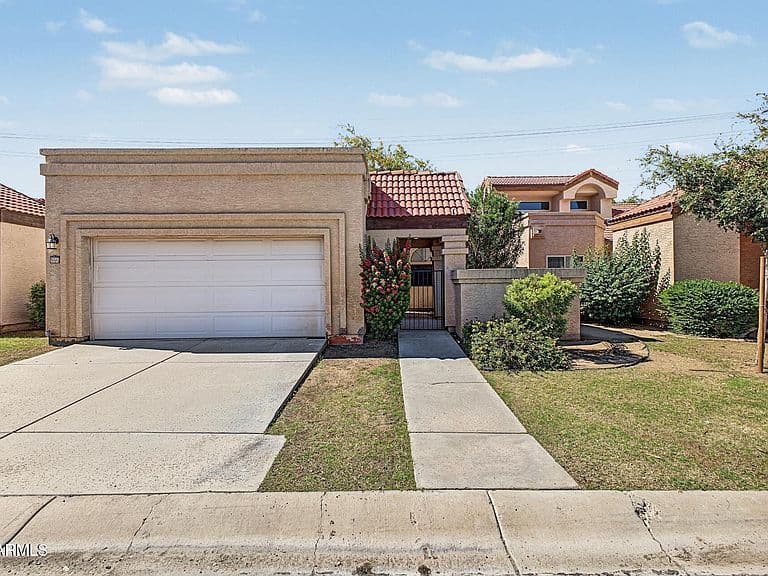 566 N ASPEN Drive photo 1
