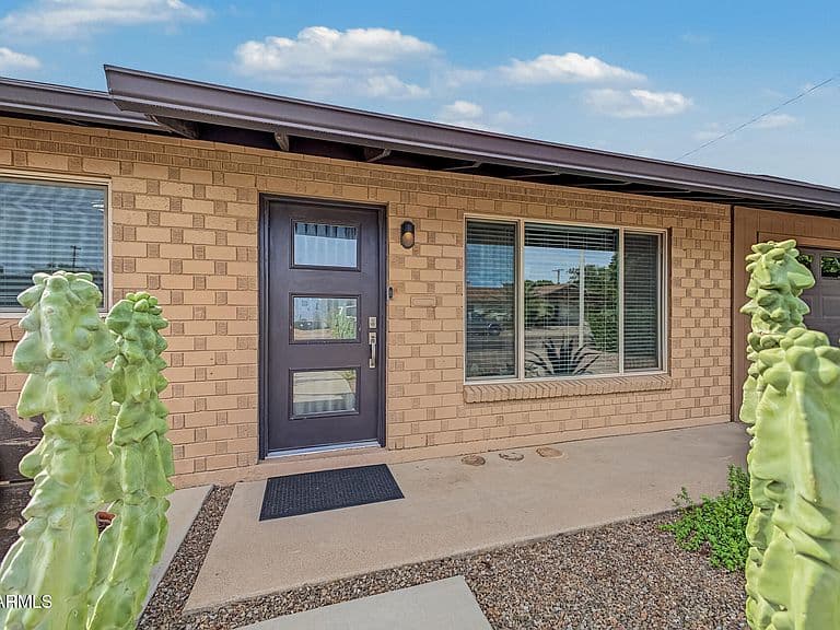 8119 E MITCHELL Drive photo 5
