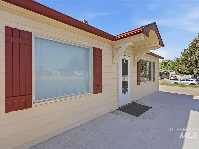 2909 Port St photo 2