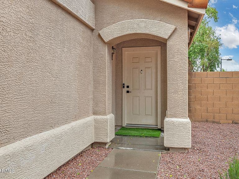 5233 E FLOWER Avenue photo 4