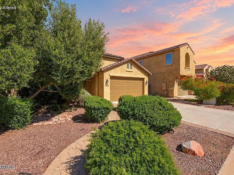180 W WISTERIA Place photo 1
