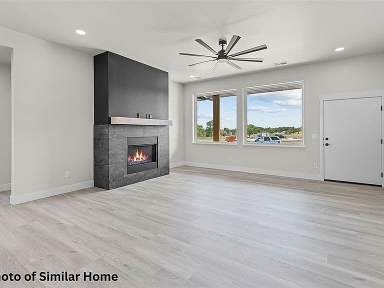 502 Opal Ln photo 3