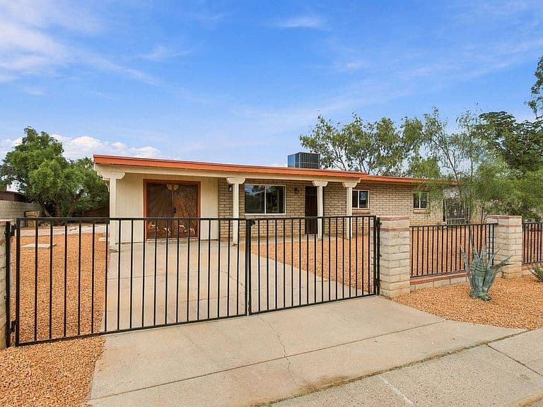 6558 S Iberia Cir photo 3