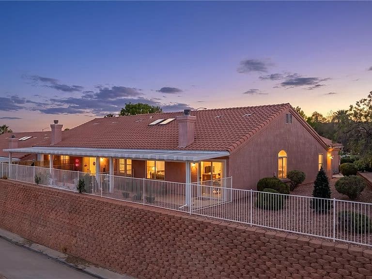 694 Peartree Ln photo 1