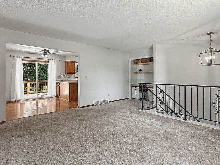 1012 S Suburban Dr photo 5