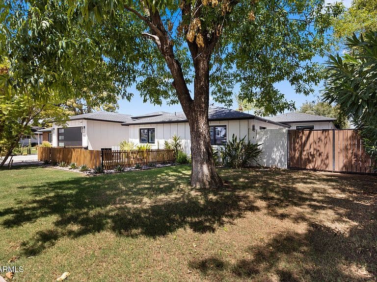 3832 E FAIRMOUNT Avenue photo 5