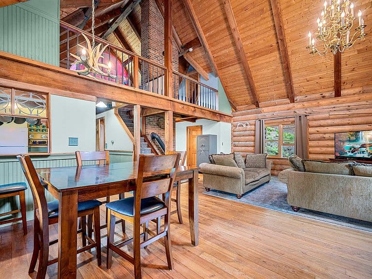 384 West Street photo 2