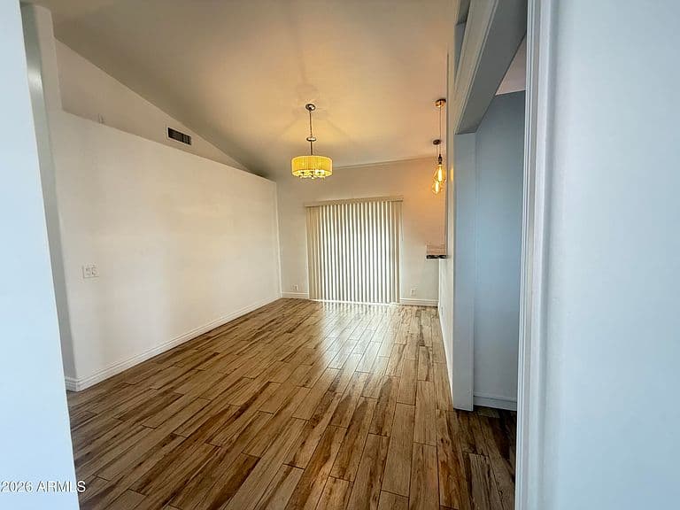 8926 W VALE Drive photo 5