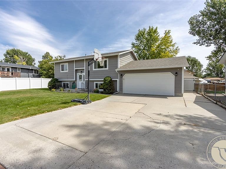715 Torch Dr photo 3