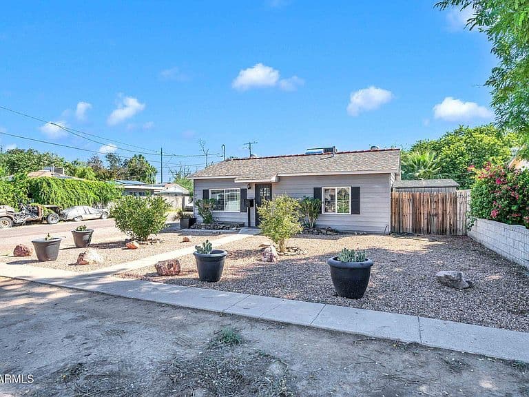 7505 N 60TH Avenue photo 2