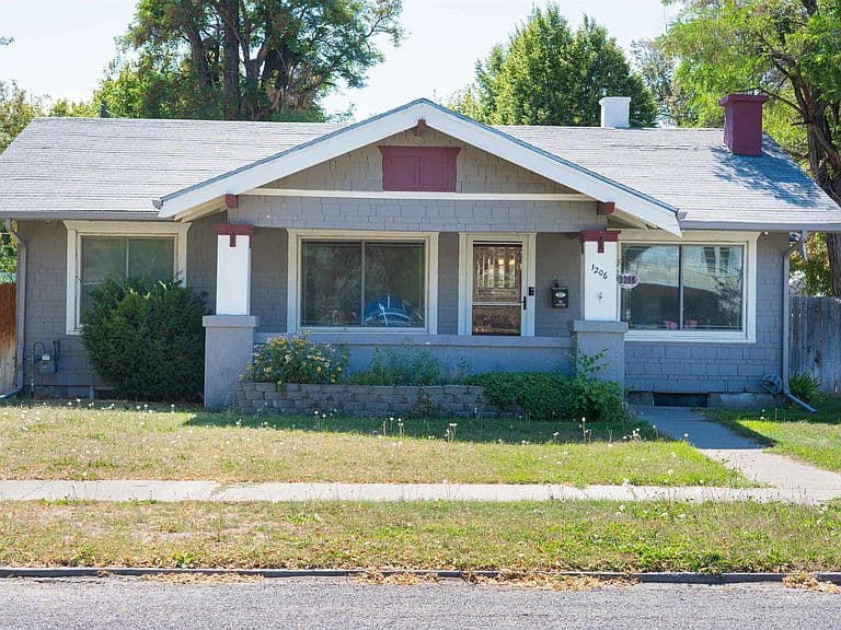 1206 9th Ave E photo 1