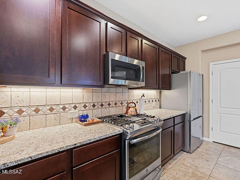 1058 N Echo Ranch Dr photo 2