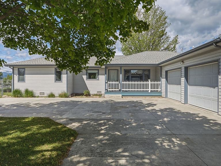 1105 College St photo 1