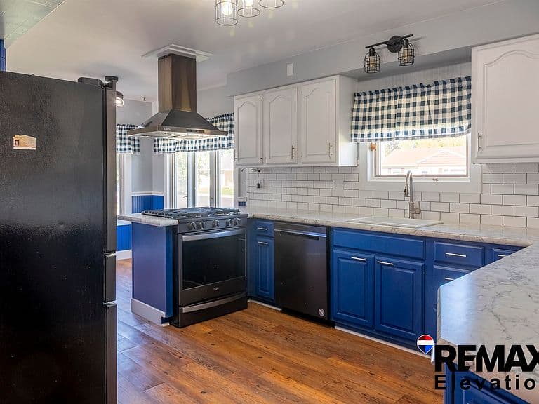 610 Avenue F photo 2