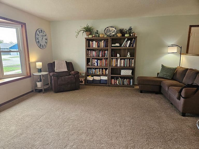 319 3rd St N photo 4